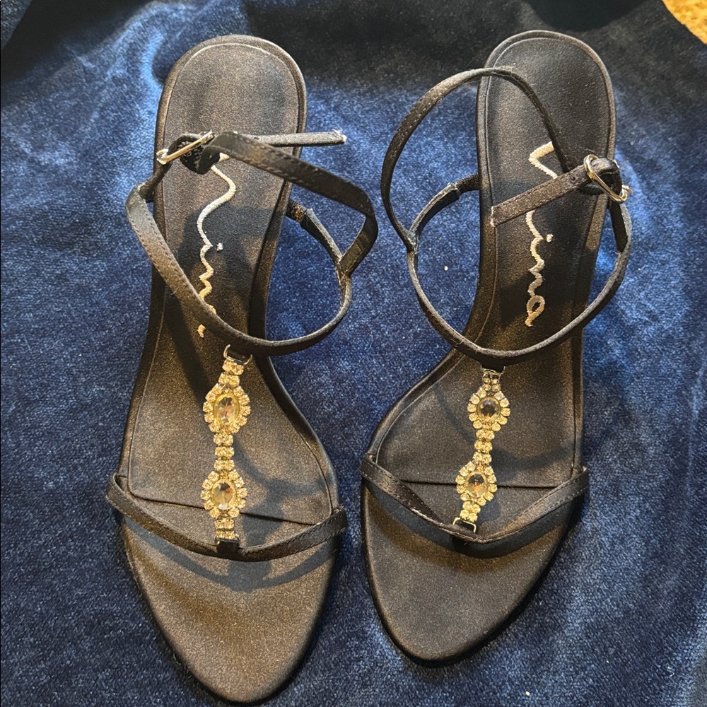 Nina Black Heels with Rhinestone Accents 6.5 NWOT